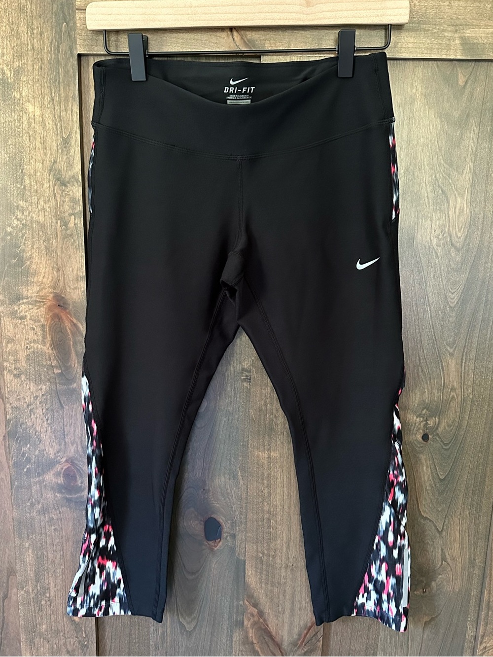 NWOT Nike Women’s Dri-Fit Cropped/Capri Leggings